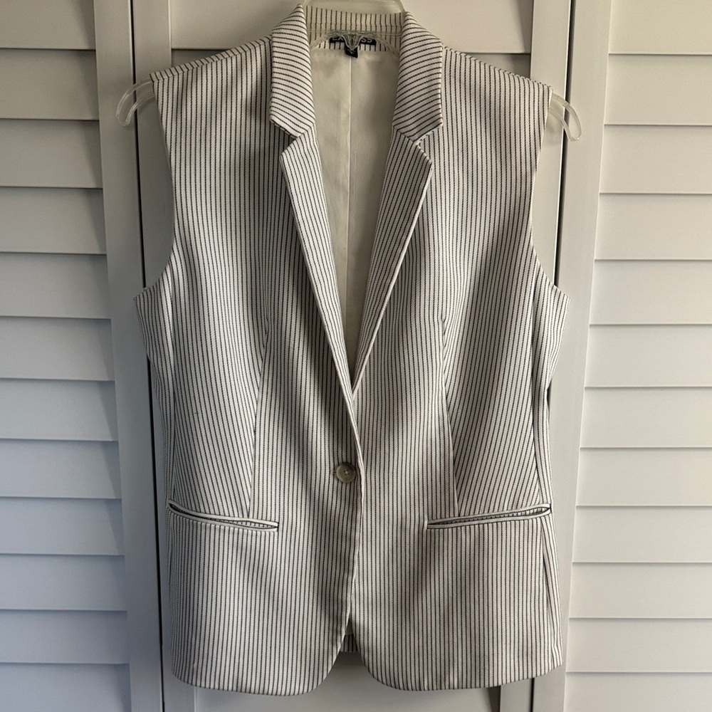Express Striped Vest in White and Black